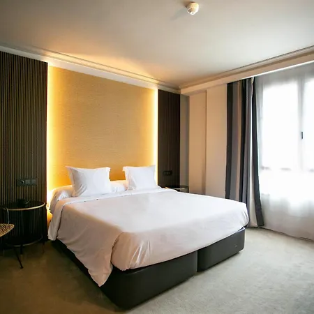 호텔 Sercotel Ciudad De 오비에도