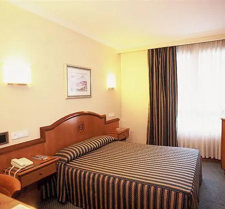 فندق Sercotel Ciudad De اوفيدو